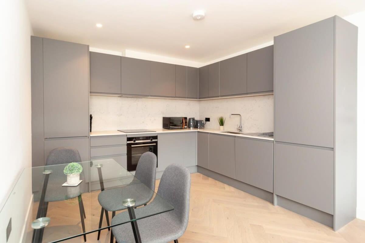 Modern 2 Bedroom Apartment In Wimbledon Londra Dış mekan fotoğraf