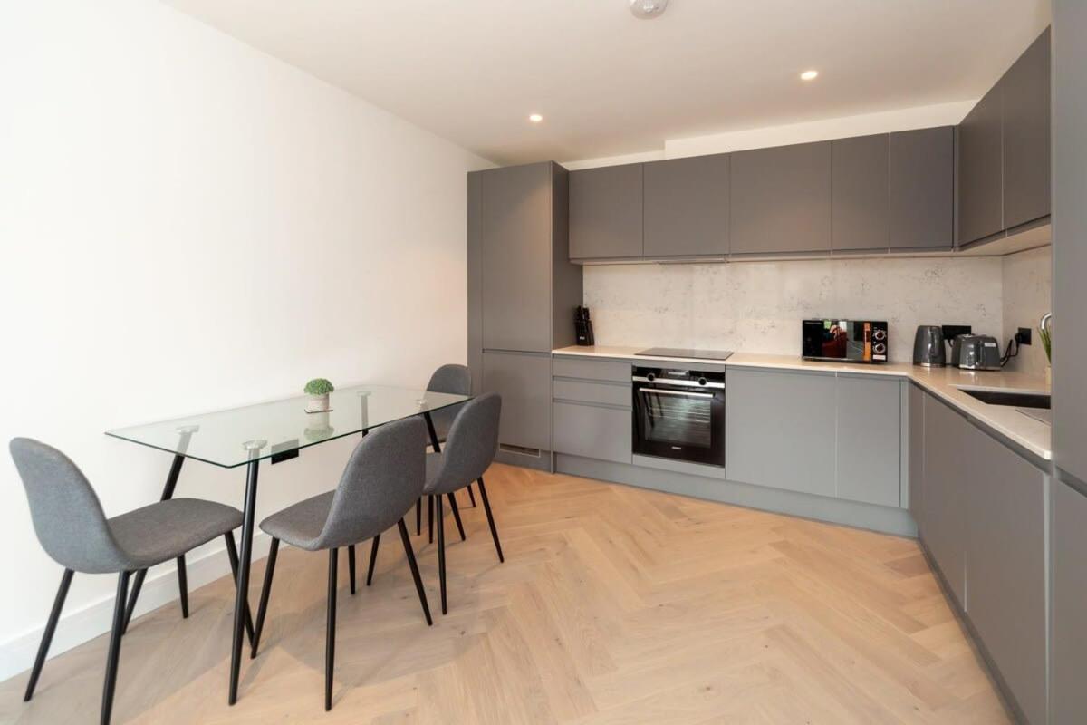 Modern 2 Bedroom Apartment In Wimbledon Londra Dış mekan fotoğraf